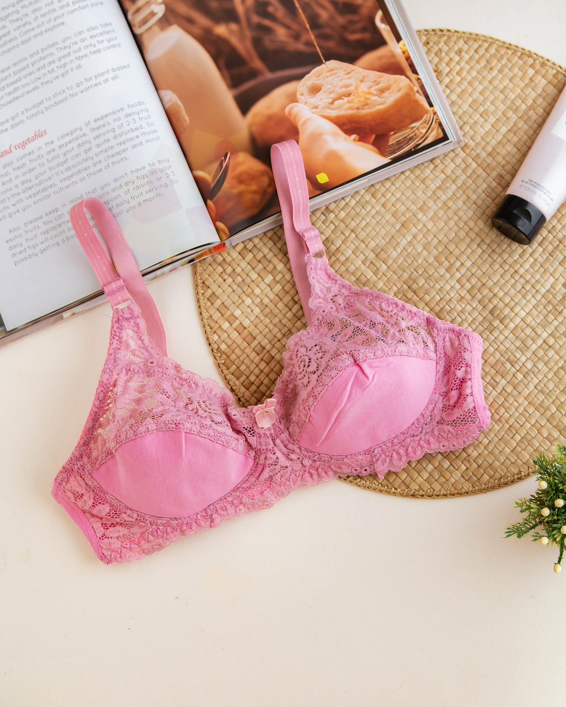 Thin Pad Non-Wire Lace Bra, the epitome of comfort and sophistication