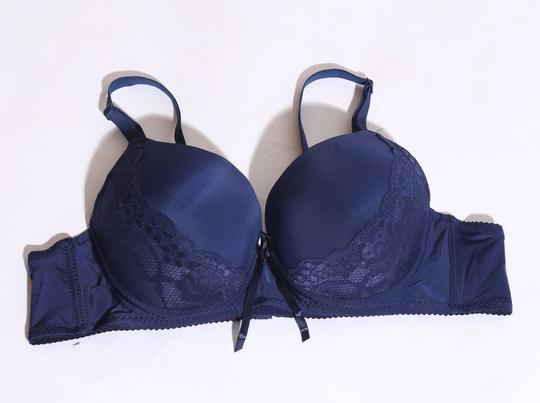 COMFORTABLE EMBROIDERED PUSH-UP PADDED BRA