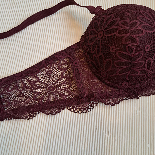 Light padded underwire bra